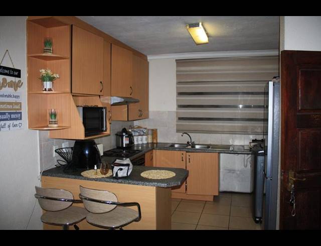 2 BEDROOM TOWNHOUSE FOR SALE IN EDLEEN